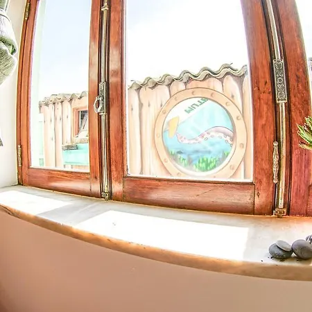 Portuguese Loveboat Хостел Балеал